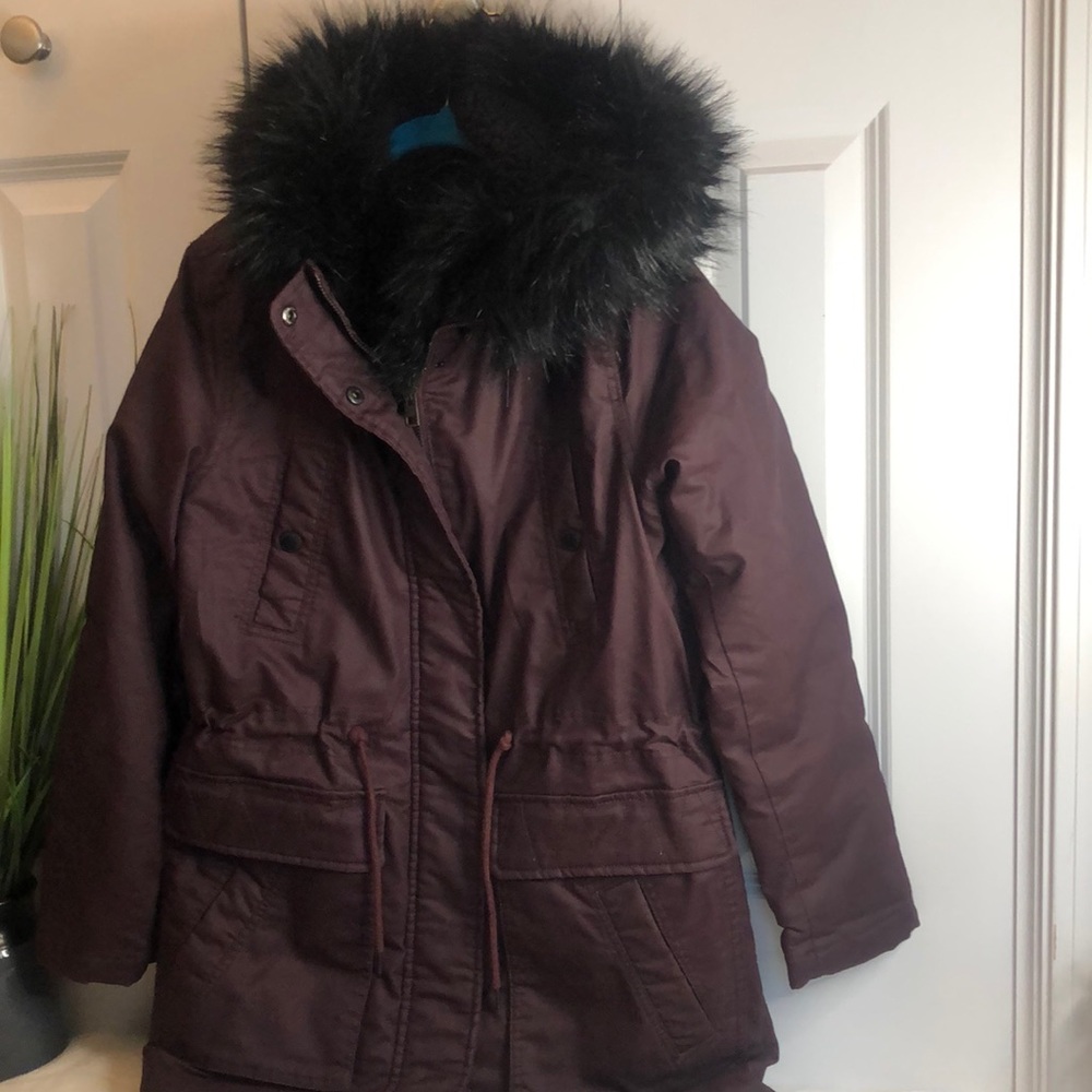 American Eagle winter jacket with black fur accents ( fur can be removed.)